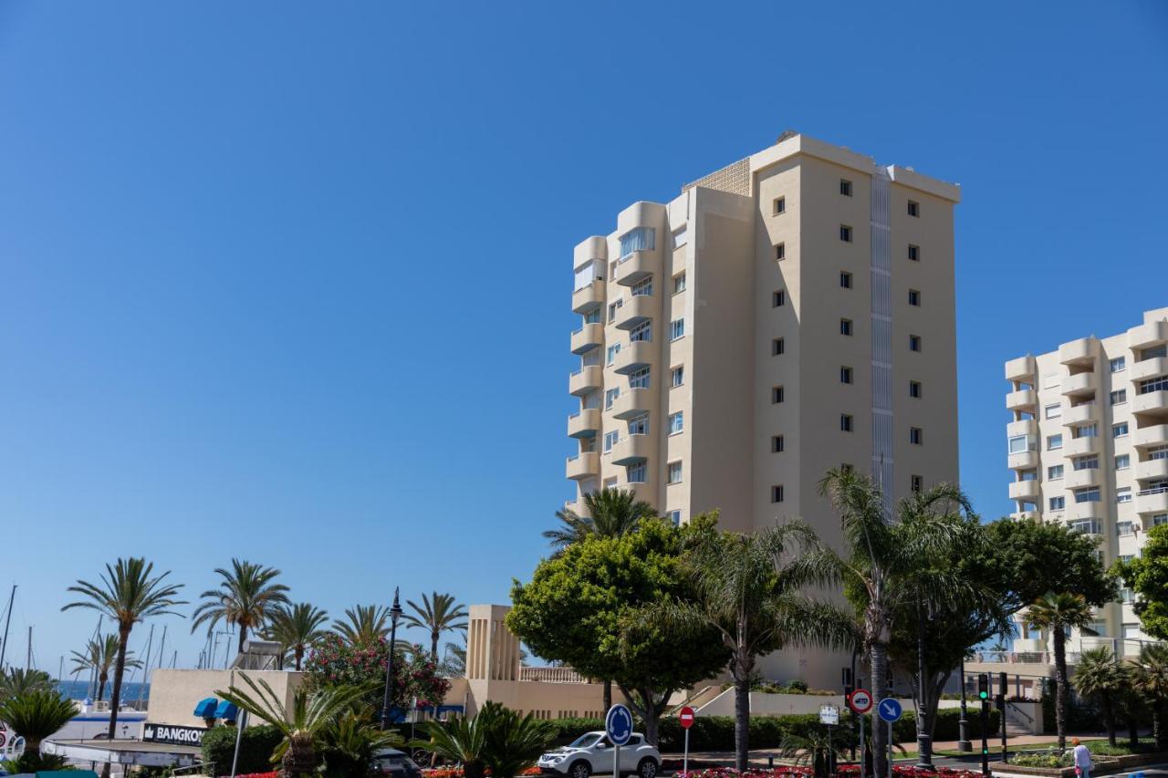 Apartamento Puerto Deportivo エステポナ エクステリア 写真
