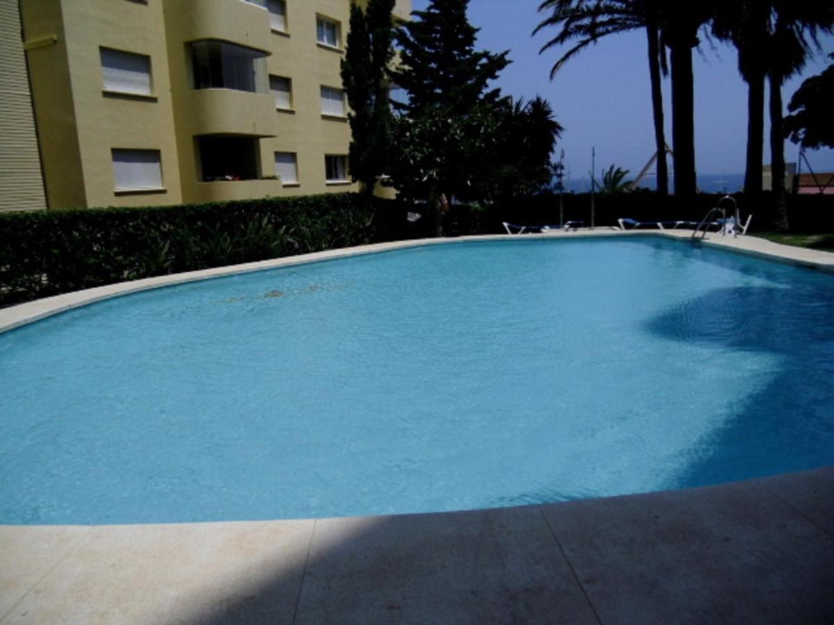 Apartamento Puerto Deportivo エステポナ エクステリア 写真