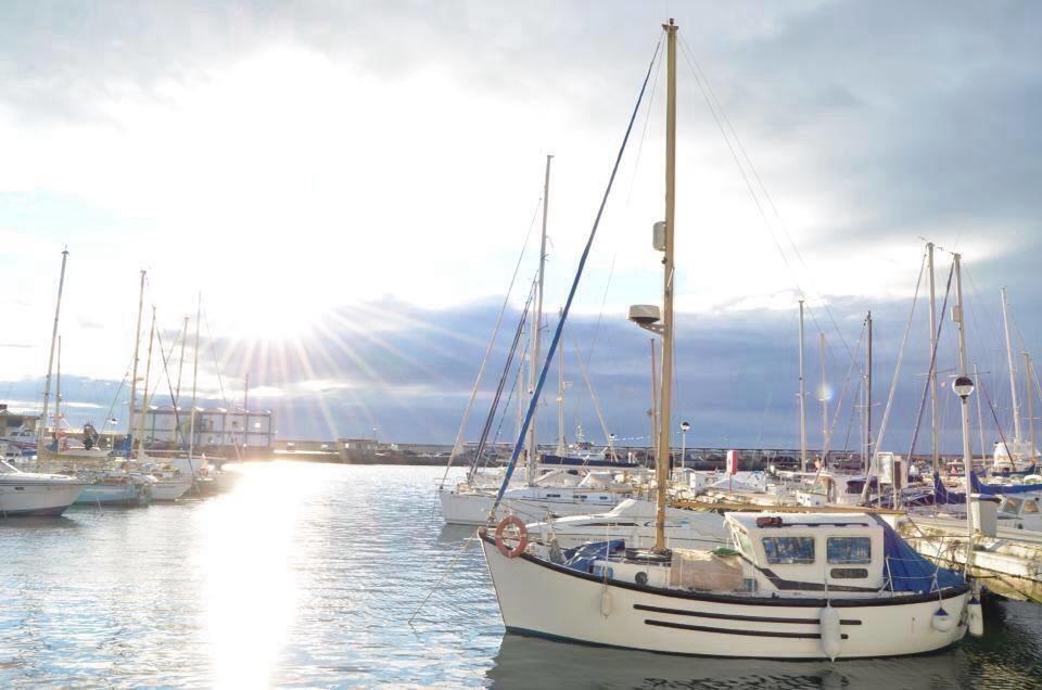 Apartamento Puerto Deportivo エステポナ エクステリア 写真