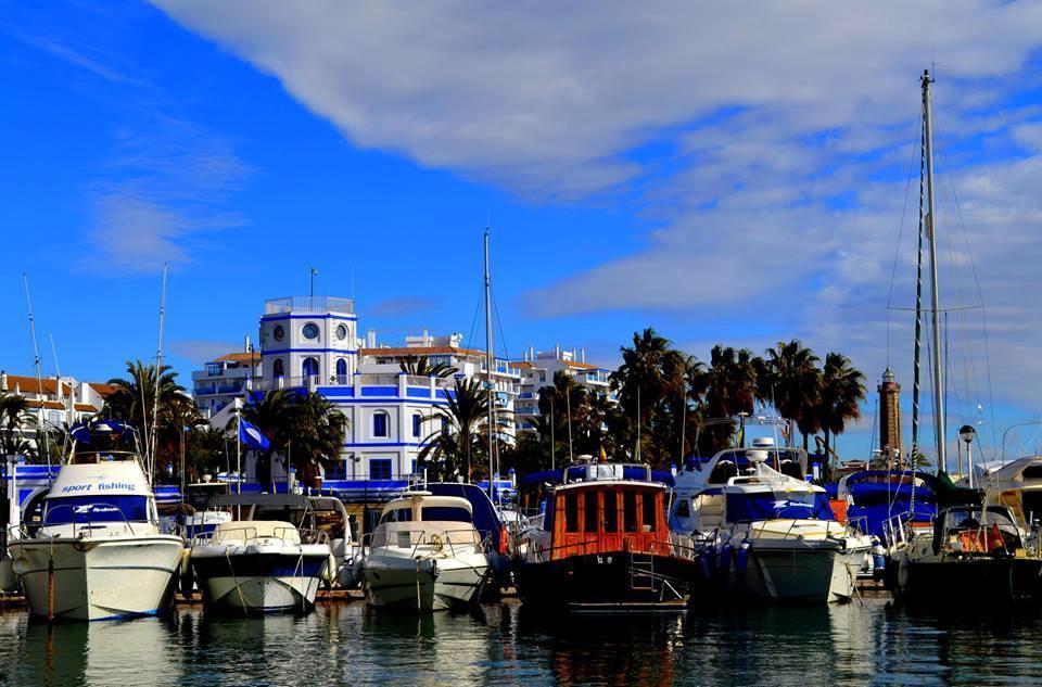 Apartamento Puerto Deportivo エステポナ エクステリア 写真